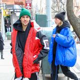 28. Januar 2019  In modischen, übergroßen Jacken werden Justin Bieber und seine Hailey in New York gesichtet. Im Stadtteil SoHo sind der Sänger und das Model auf dem Weg in ein Restaurant für ein leckeres Mittagessen.