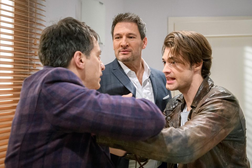 "Sturm der Liebe" | ARD: Robert (l. Lorenzo Patané) im "Sturm der Liebe": Joshua (Julian Schneider, r.) versucht, einen Streit zwischen seinem Vater und Christoph (Mitte) zu schlichten. Zu sehen sein wird die Folge am 27. Februar 2019 Robert (l. Lorenzo Patané) im "Sturm der Liebe": Joshua (Julian Schneider, r.) versucht, einen Streit zwischen seinem Vater und Christoph (Mitte) zu schlichten. Zu sehen sein wird die Folge am 27. Februar 2019