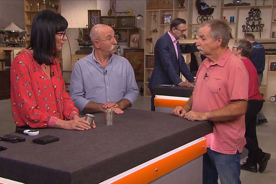 "Bares für Rares" (ZDF): Heide Rezepa-Zabel udn Horst Lichter erkennen schnell, dass Reinhard Faust etwas Besonderes bei "Bares für Rares" vorstellt Heide Rezepa-Zabel udn Horst Lichter erkennen schnell, dass Reinhard Faust etwas Besonderes bei "Bares für Rares" vorstellt