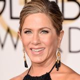 Januar 2015  Hochsteckfrisuren wie hier bei den Golden Globes sind bei Jen eher eine Seltenheit. Schade eigentlich!