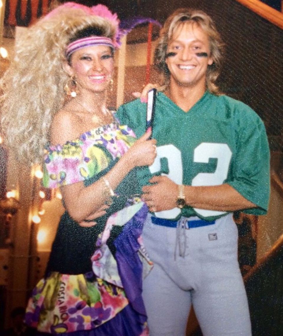 1987  An Karneval Mitte der 80er-Jahre probiert sich Carmen Geiss schon einmal an einer blonden Mähne aus. Wenig später wird aus der Perücke Realität.