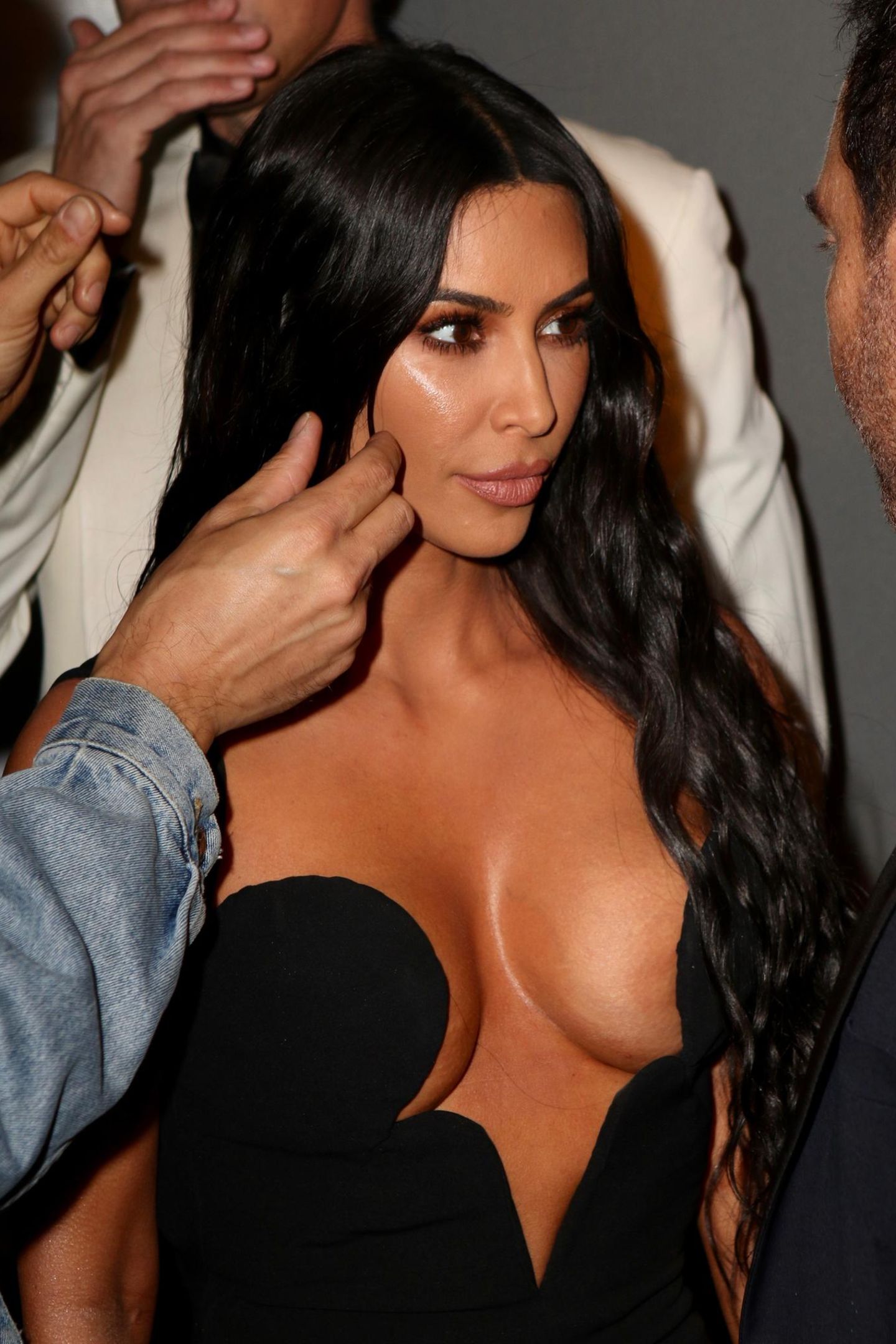 Was auch immer geschehen mag, Kim Kardashian kann sich – zumindest was die Frisur angeht – auf ihr eiskaltes Händchen verlassen ...