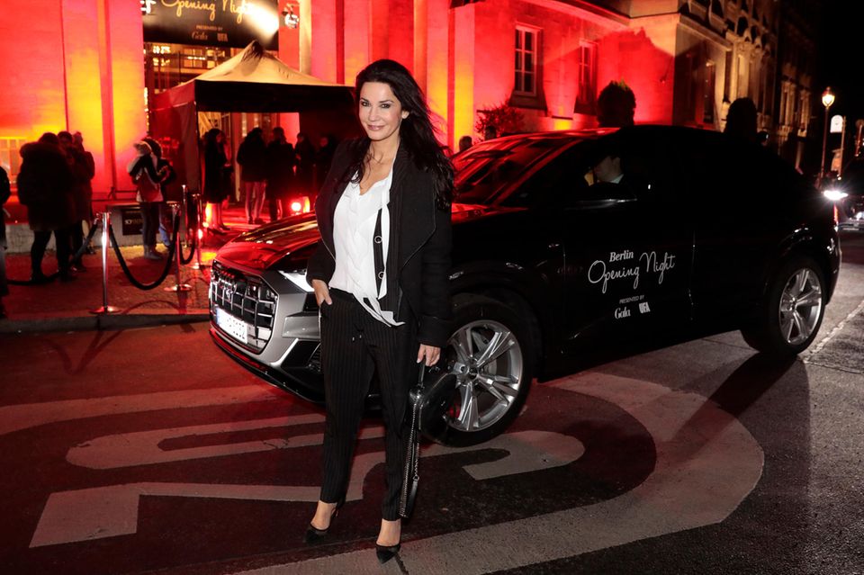 Mit dem Audi-Shuttle wird Mariella Ahrens sicher zur tollen Eventlocation, dem Hotel "SO/ Berlin Das Stue" gefahren.