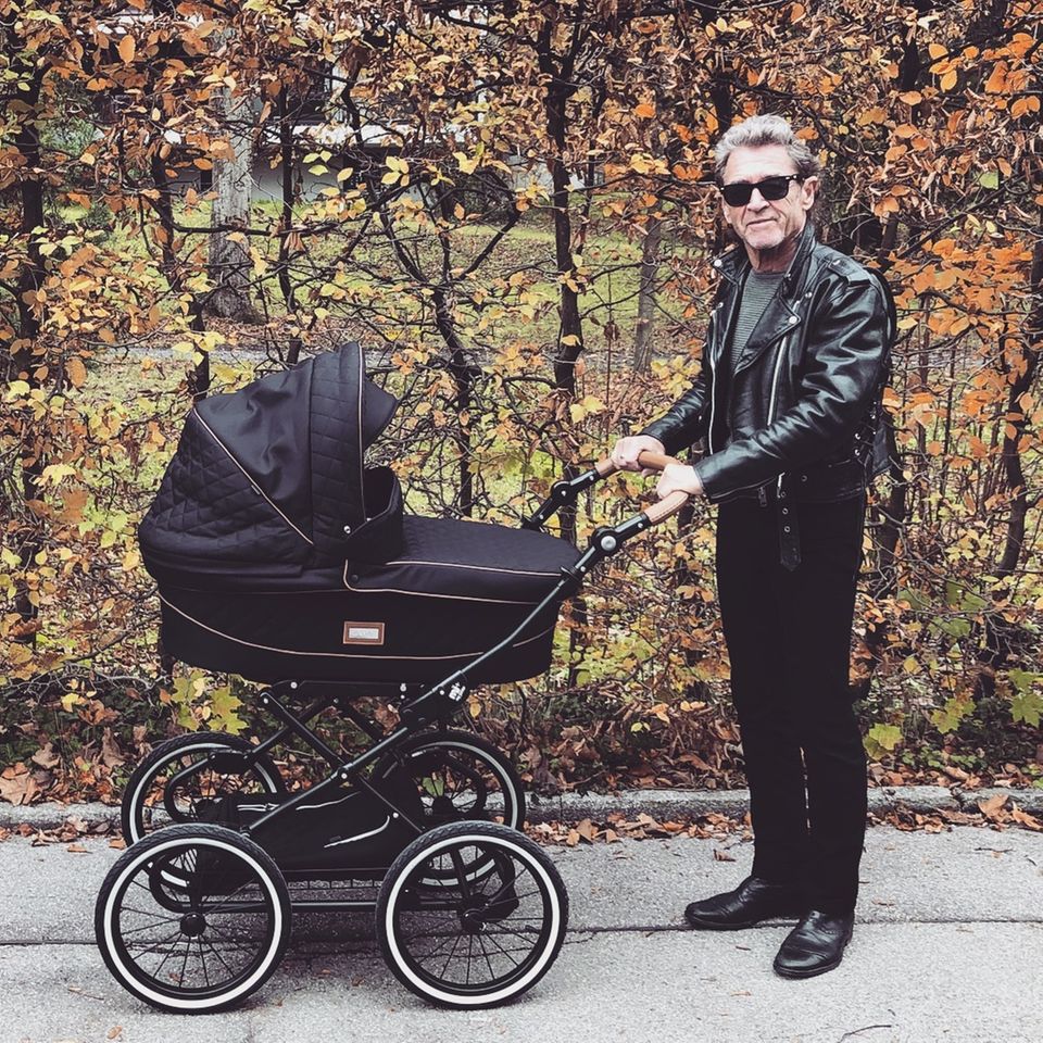 Peter Maffay   "Der wahre Rock ’n’ Roll!", schreibt Peter Maffay zu seinem Instagram-Foto. Der Musiker ist 2018, im hohen Alter von satten 69 Jahren, zum dritten Mal Vater geworden.