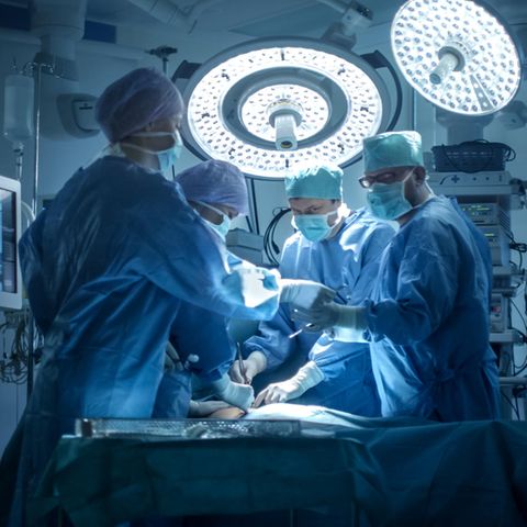 Britischen Medizinern gelang es, die kleine Eloise im Mutterleib zu operieren