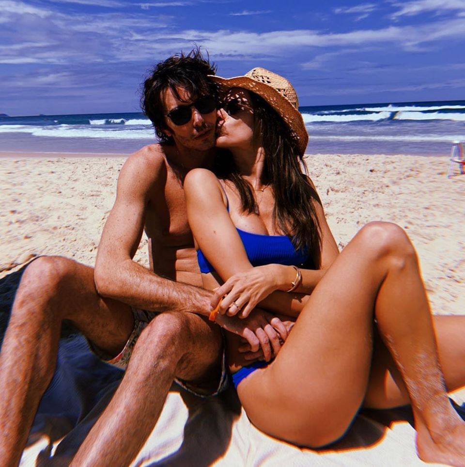 Alessandra Ambrosio zeigt sich am liebsten in der Sonne am Strand. Am Valentinstag macht das Supermodel keine Ausnahme. Der schmucke Herr an ihrer Seite ist der italienische Modelabelgründer Nicolo Oddi.