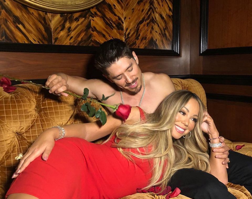 Was wäre der Valentinstag ohne eine dramatische Interpretation der Pop-Diva Mariah Carey? Mit ihrem Toyboy Bryan Tanaka scheint sie einen perfekten Gespielen dafür gefunden zu haben. Was wäre der Valentinstag ohne eine dramatische Interpretation der Pop-Diva Mariah Carey? Mit ihrem Toyboy Bryan Tanaka scheint sie einen perfekten Gespielen dafür gefunden zu haben.