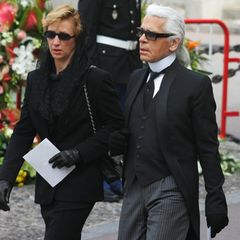 Auch der Beerdigung von Fürst Rainier von Monaco im selben Jahr wohnt er bei. 