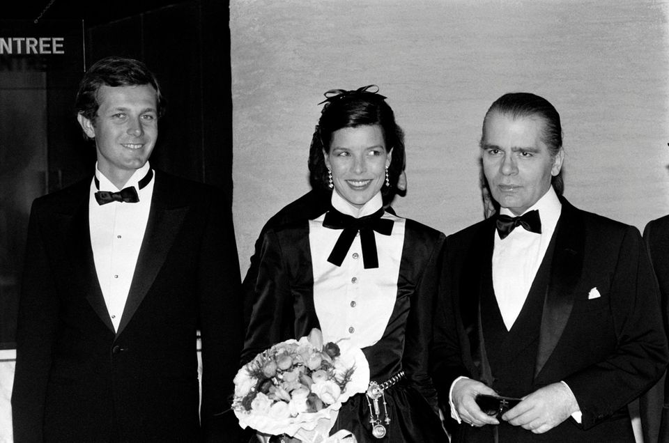 Mit Prinzessin Caroline von Monaco (hier 1985 mit deren früheren Ehemann Stefano Casiraghi, der 1990 ums Leben kommt) verbindet den deutschen Designer eine jahrzehntelange Freundschaft. Mit Prinzessin Caroline von Monaco (hier 1985 mit deren früheren Ehemann Stefano Casiraghi, der 1990 ums Leben kommt) verbindet den deutschen Designer eine jahrzehntelange Freundschaft.