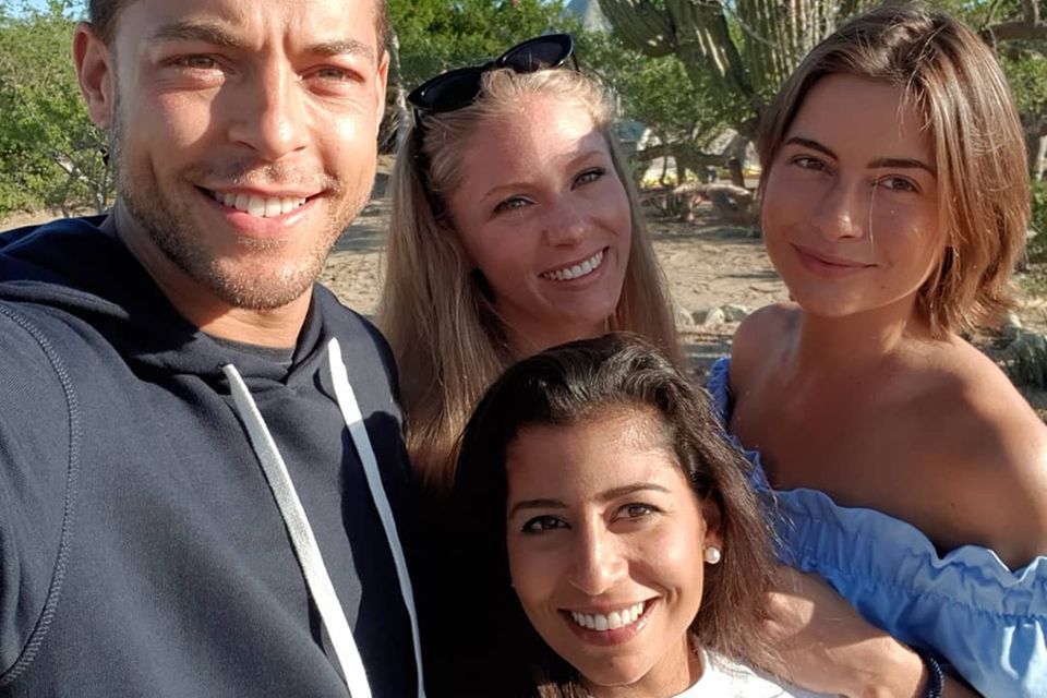 Andrej Mangold mit Vanessa, Eva und Jennifer