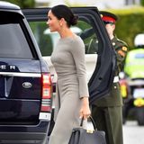 Die "Peekaboo Essential Bag" von Fendi ist die teuerste Handtasche, die Herzogin Meghan in ihrem ersten Jahr als Herzogin getragen hat. Das Modell ist nicht unter 3.900 Euro zu haben und somit ein echtes Investmentpiece.