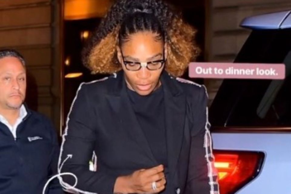 Serena Williams zeigt, woher sie ihren Look hat: von ihrer eigenen Kollektion.