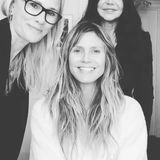 "Werde bereit gemacht für die Oscars", postet Heidi Klum zu dem Post mit ihren Stylistinnen.