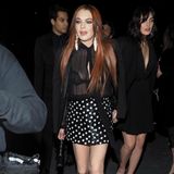 Lindsay Lohan zählt zu den Gästen der Saint Laurent Show in Paris. 
