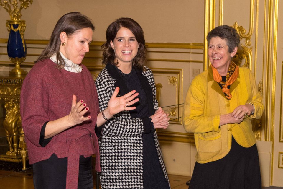 Prinzessin Eugenie: Wölbt sich da etwas unter Eugenies Kleid? Wölbt sich da etwas unter Eugenies Kleid?