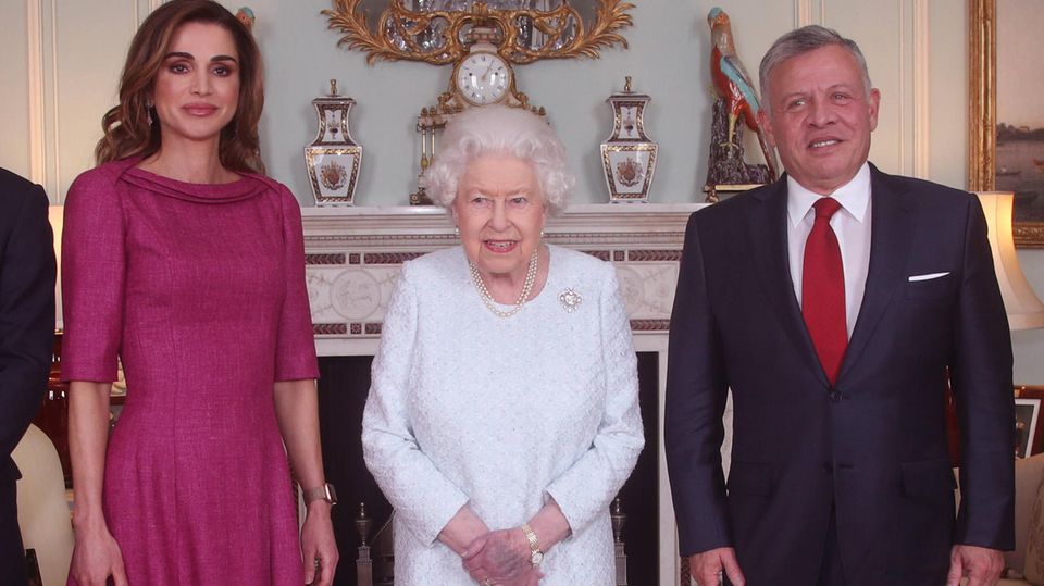 Queen Elizabeth (†): Queen Elizabeth mit Königin Rania von Jordanien Queen Elizabeth mit Königin Rania von Jordanien