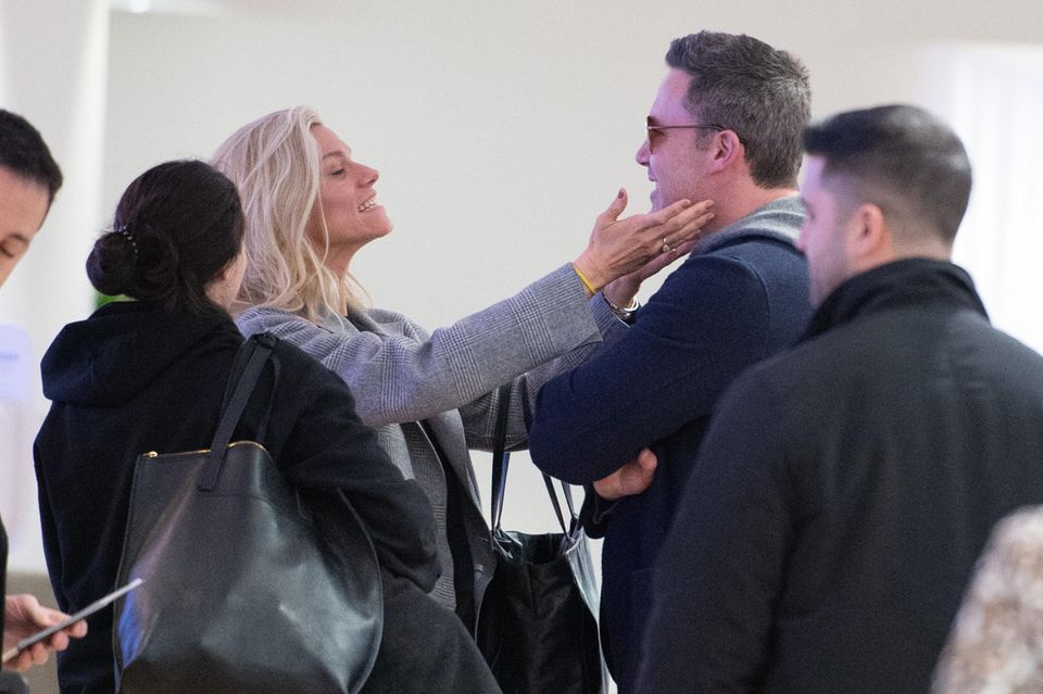 Ben Affleck + Lindsay Shookus : Ben Affleck und Lindsay Shookus am JFK Flughafen in New York Ben Affleck und Lindsay Shookus am JFK Flughafen in New York