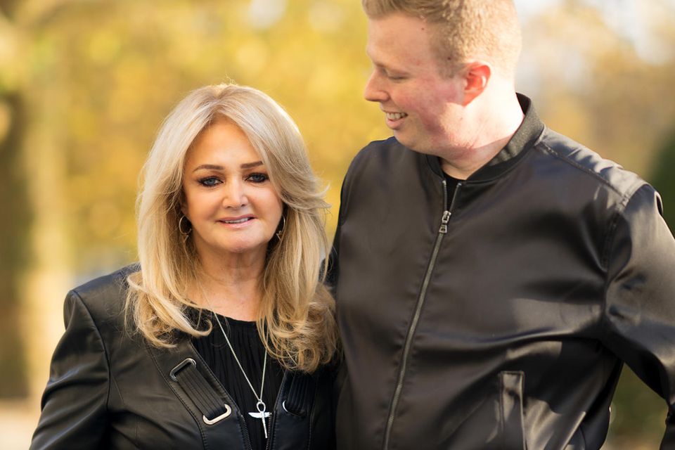 News: Bonnie Tyler, GALA-Redakteur Steffen Fischer Bonnie Tyler, GALA-Redakteur Steffen Fischer