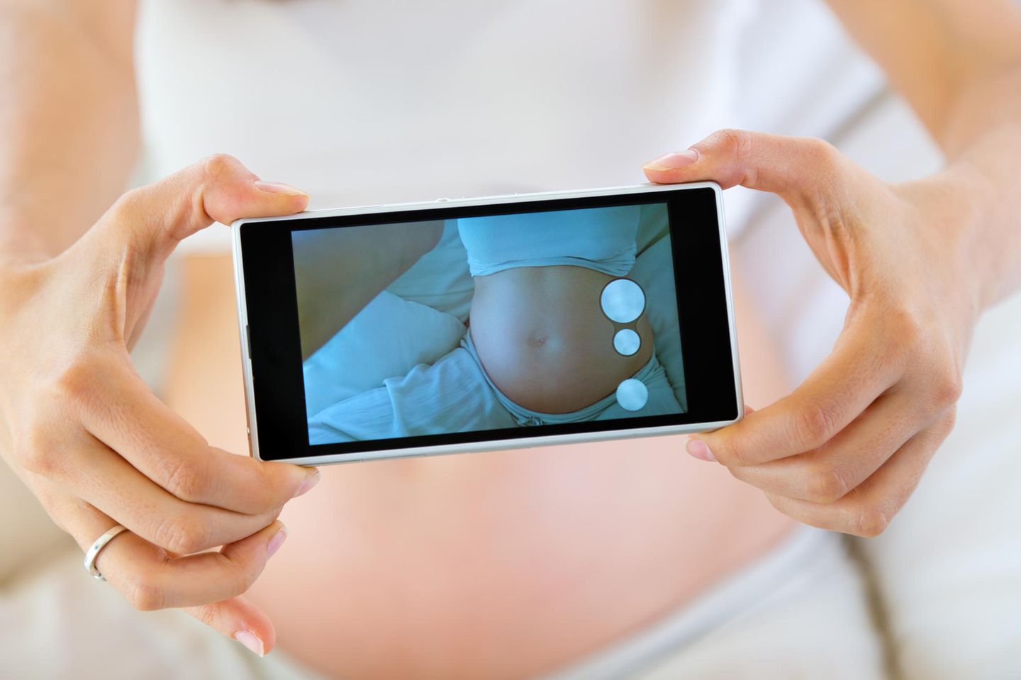 Schon in Mamas Bauch kann ein Kind zum Social-Media-Star werden