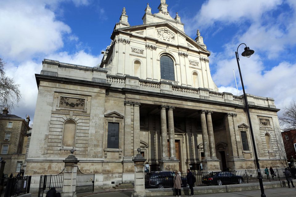 Die Trauerfeier findet in der Londoner Oratorianerkirche statt.