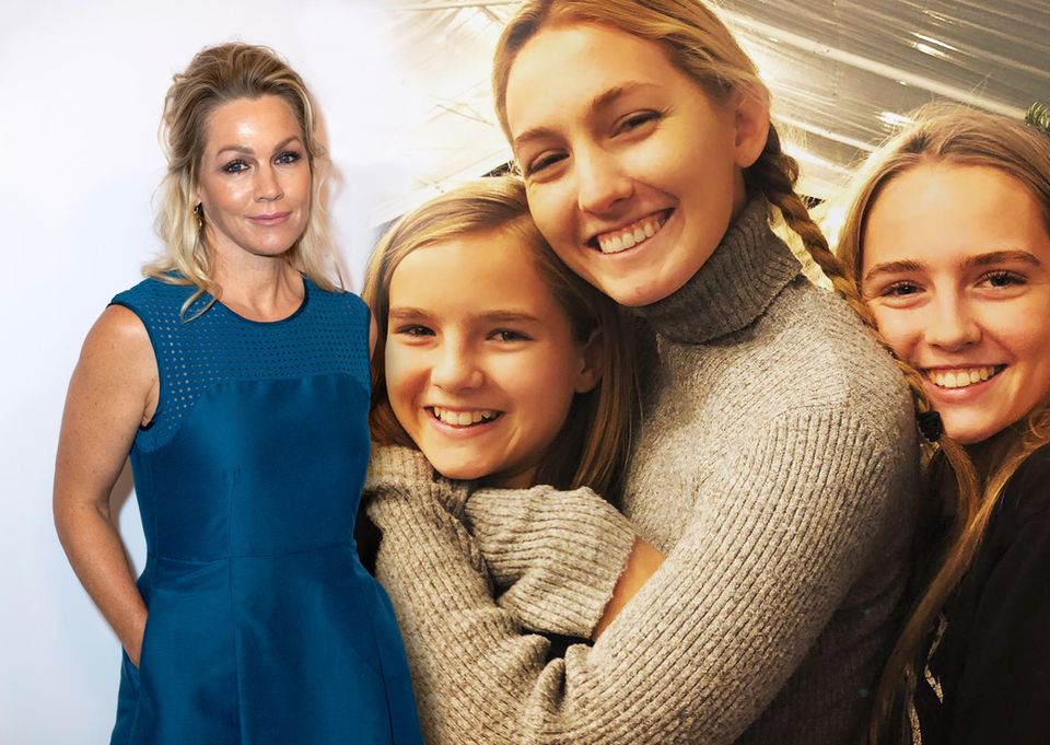 Die hübschen Mädchen sind die Töchter von "Beverly Hills 90210"-Star Jennie Garth, 46 (v.l.n.r.): Fiona Eve, 12, Luca Bella, 21, und Lola Ray, 12. Zum Internationalen Frauentag am 8. März postet die Schauspielerin den süßen Schnappschuss ihrer Liebsten auf Instagram. Papa ist "Twilight"-Star Peter Facinelli, mit dem Garth von 2001 bis 2013 verheiratet war. Die hübschen Mädchen sind die Töchter von "Beverly Hills 90210"-Star Jennie Garth, 46 (v.l.n.r.): Fiona Eve, 12, Luca Bella, 21, und Lola Ray, 12. Zum Internationalen Frauentag am 8. März postet die Schauspielerin den süßen Schnappschuss ihrer Liebsten auf Instagram. Papa ist "Twilight"-Star Peter Facinelli, mit dem Garth von 2001 bis 2013 verheiratet war.