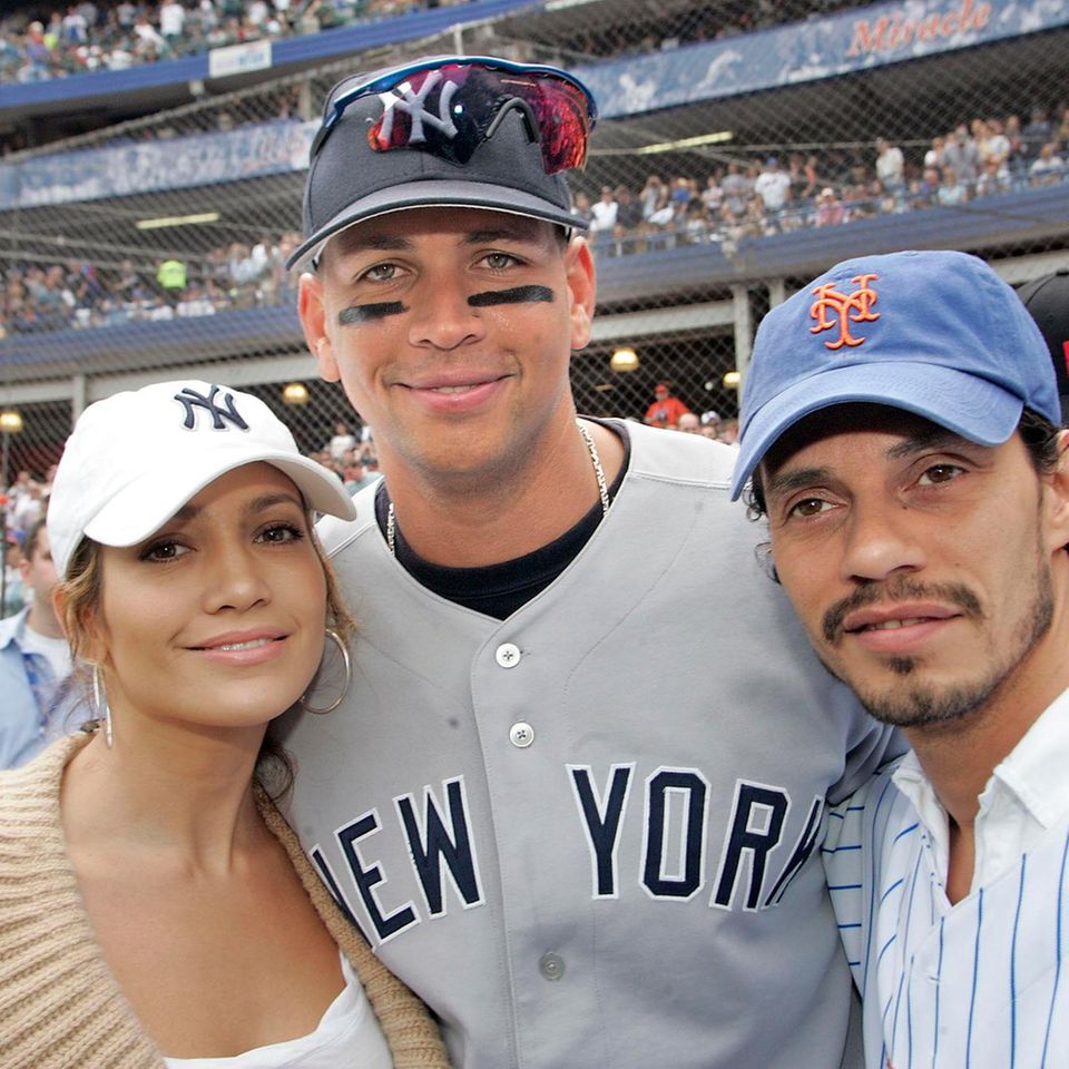 Das Lustige ist, dass A-Rod und Jennifer sich schon seit einigen Jahren kennen. Hier posiert das Ehepaar Lopez-Anthony im Mai 2005 mit dem Yankees-Star. Aber der Reihe nach ...