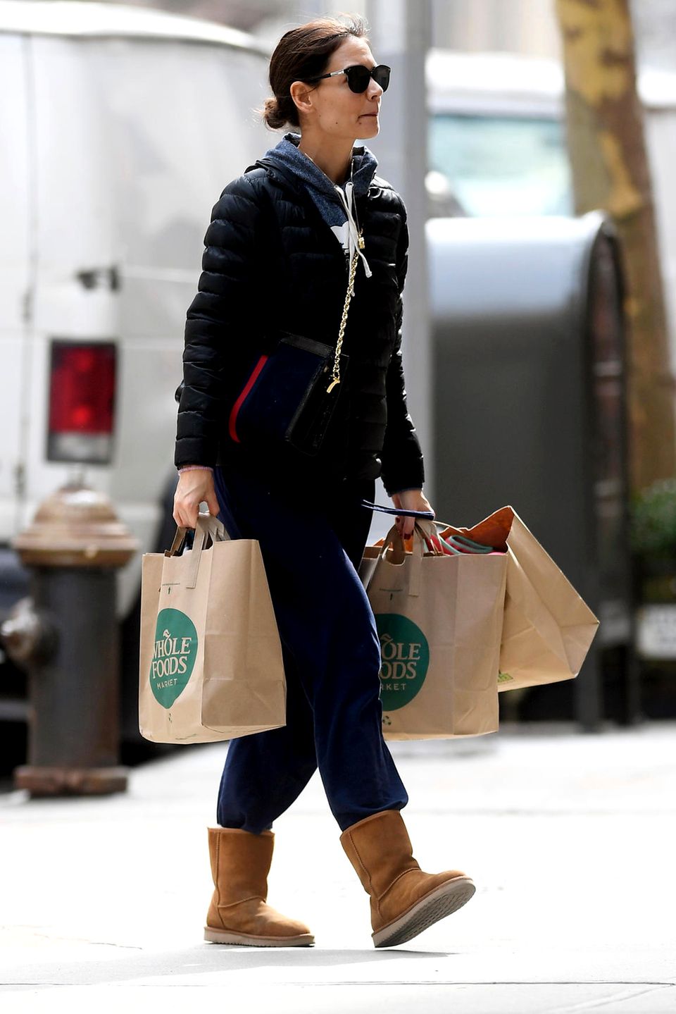 Nach den Gerüchten um ein mögliches Beziehungsaus mit Schauspieler Jamie Foxx wird scheinbar ordentlich eingekauft. In New York wird Katie Holmes beim Schleppen von gleich drei vollen Einkaufstüten gesichtet.