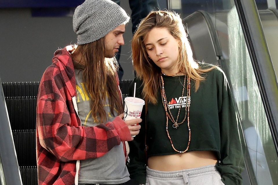 Paris Jackson: Paris Jackson ist am Tag ihres angeblichen Suizidversuchs mit ihrem Freund Gabriel Glenn unterwegs. Paris Jackson ist am Tag ihres angeblichen Suizidversuchs mit ihrem Freund Gabriel Glenn unterwegs.