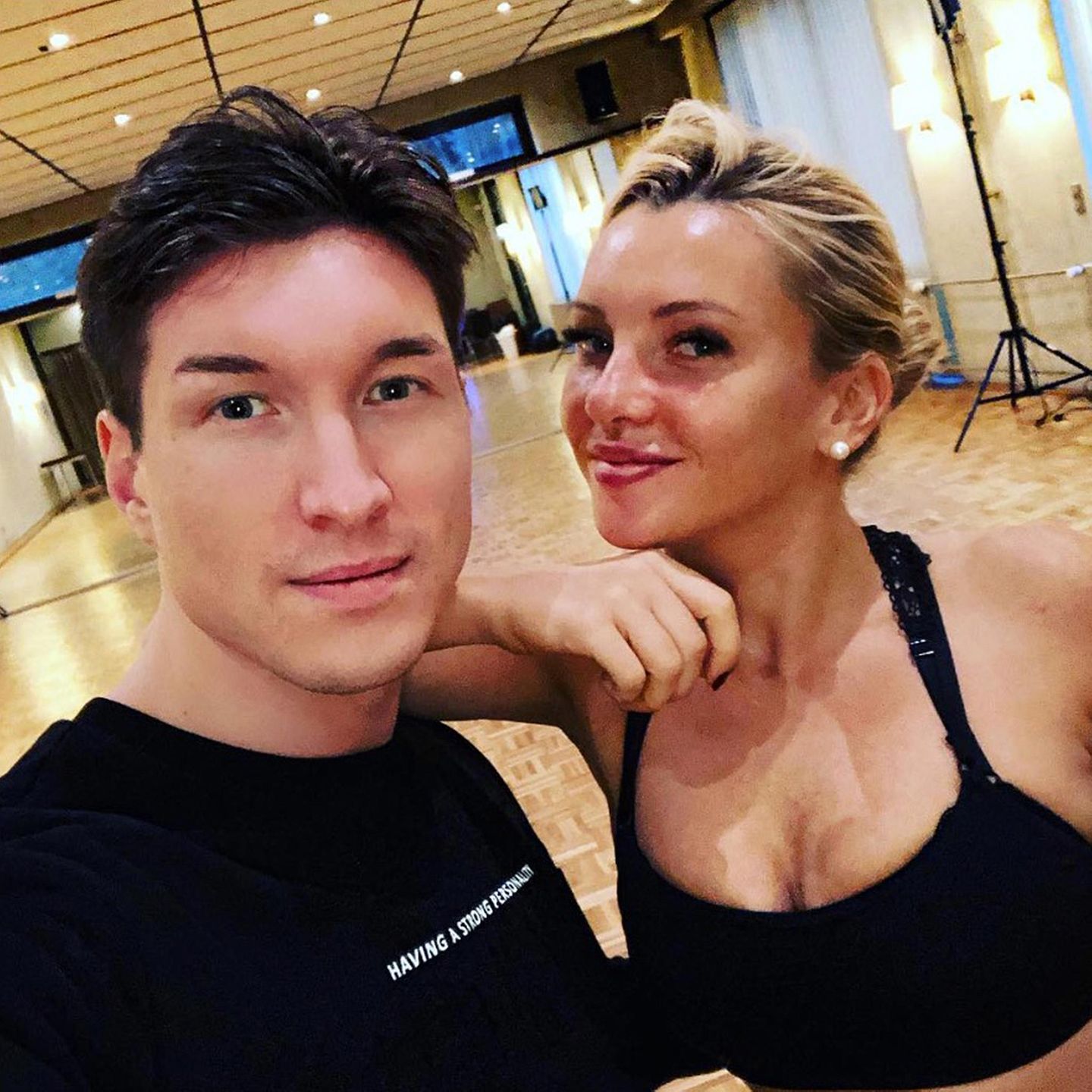 Nach dem ersten Trainingstag mit viel Tanz und Gelächter ist Profitänzer Evgeny Vinokurov schon sehr stolz auf Evelyn Burdecki.