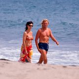 Thea und Thomas Gottschalk am Strand von Malibu, Kalifornien. In den 90er Jahren zog es die Familie mit ihren zwei Söhnen nach Amerika, wo diese abseits vom Medientrubel in Deutschland aufwachsen sollten. 