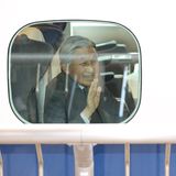 25. März 2019  Kaiser Akihito und Kaiserin Michiko gehen in Tokio an Bord des Shinkansen-Zuges.