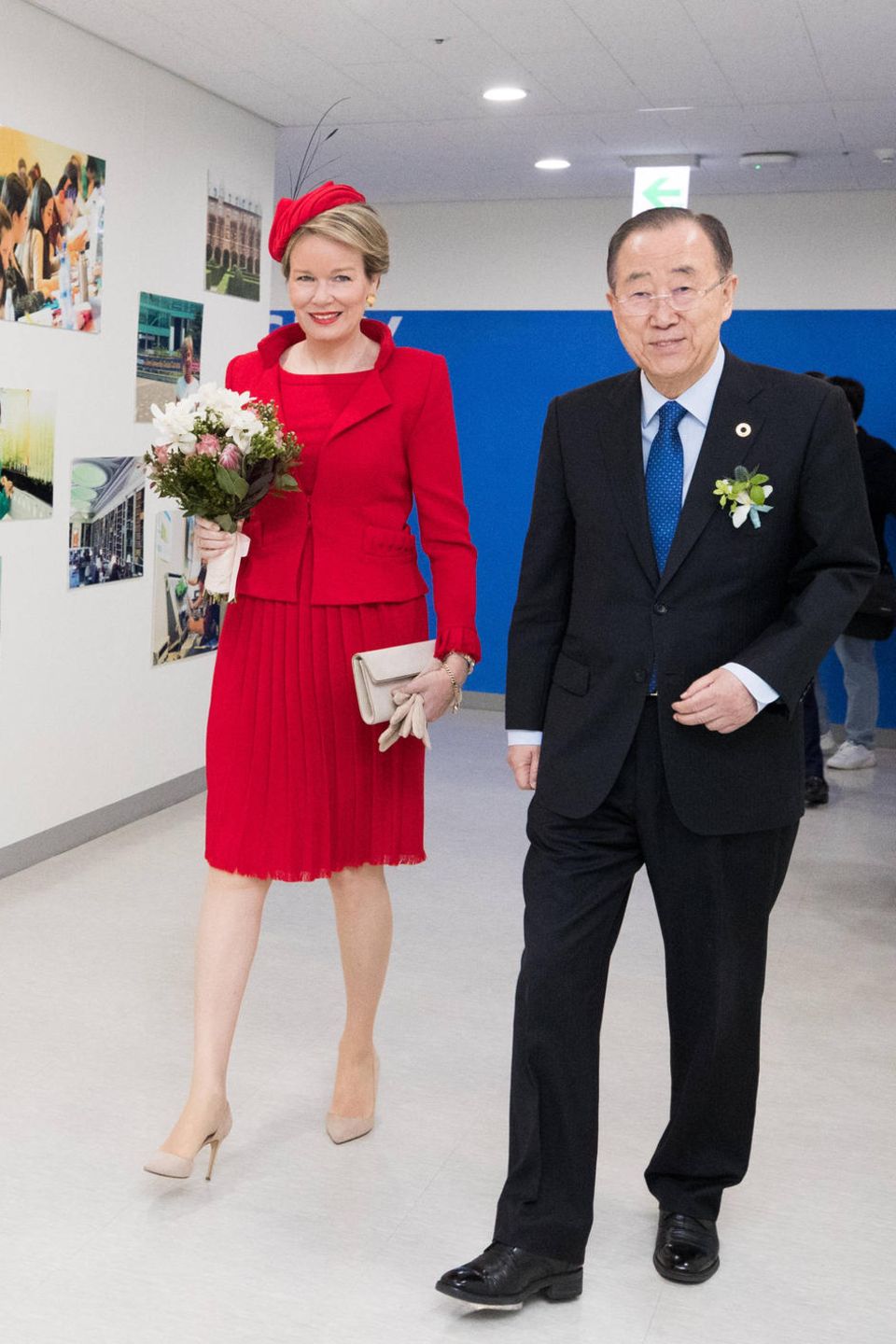 27. März 2019 Mit Politiker Ban Ki-moon besucht Königin Mathilde das Seminar "Innovative Solutions for Circular Economy" zu den Themen Klimawandel und nachhaltige Mobilität. 27. März 2019 Mit Politiker Ban Ki-moon besucht Königin Mathilde das Seminar "Innovative Solutions for Circular Economy" zu den Themen Klimawandel und nachhaltige Mobilität.