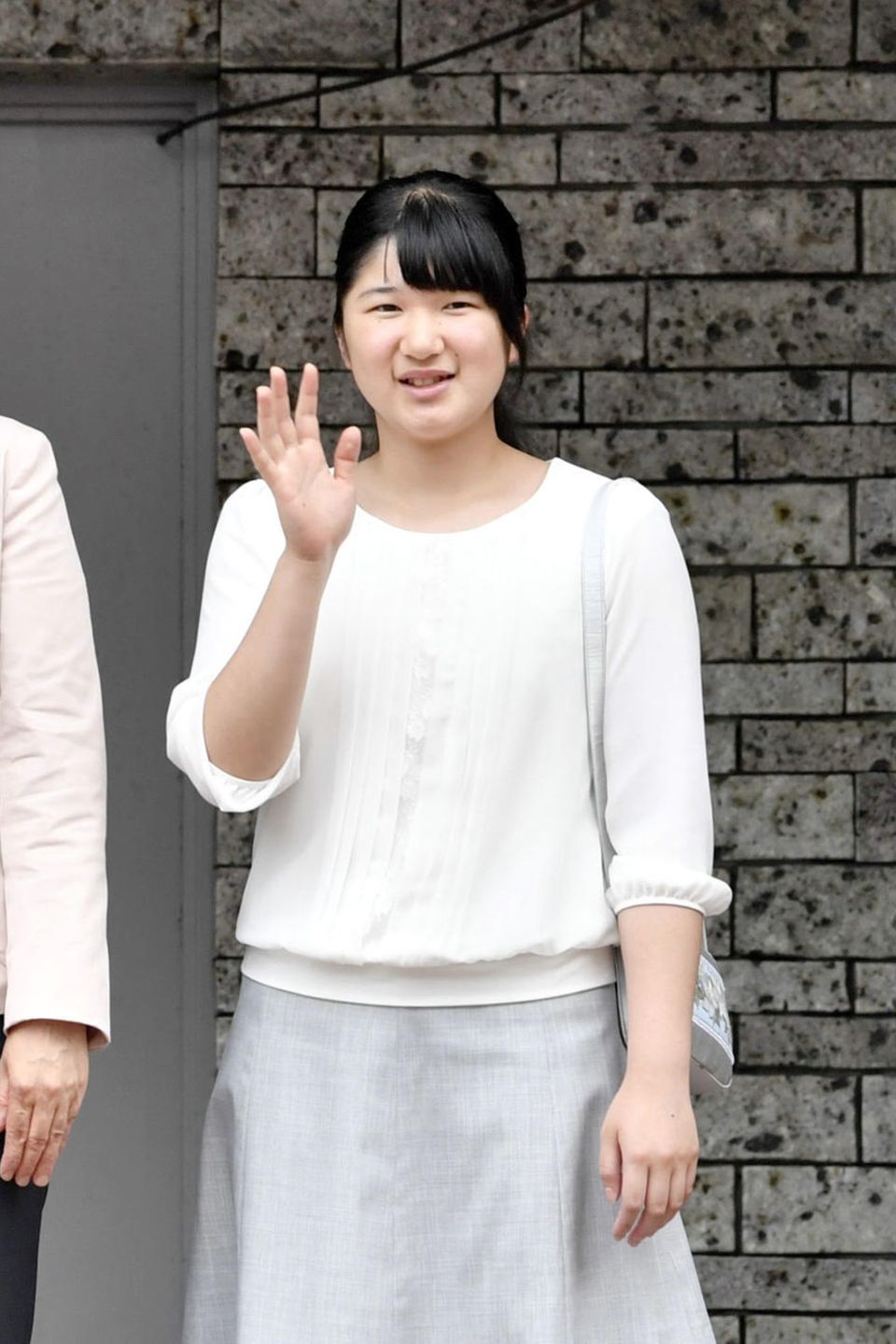 Prinzessin Aiko - hier mit ihren Eltern Prinz Naruhito und Prinzessin Masako - arbeitet sich langsam in ihre royalen Pflichten ein und begleite ihre Eltern ab und an schon zu Terminen. Am 1. Mai 2019 werden Naruhito und Masako zum Kaiserpaar ernannt.