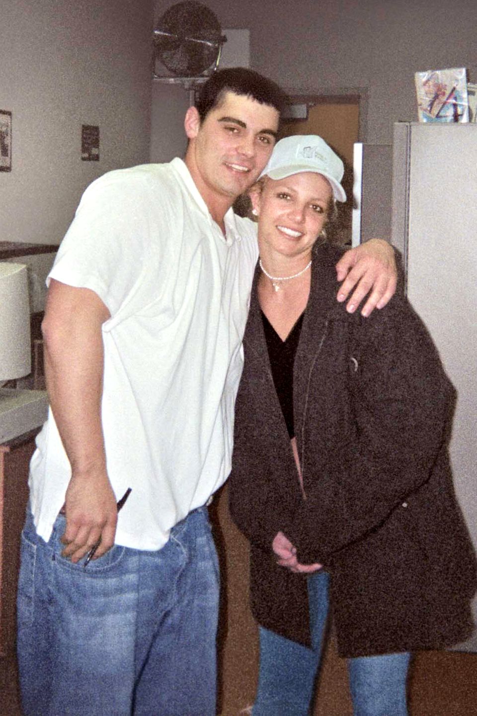 Britney Spears + Jason Alexander: 55 Stunden Britney Spears bricht mit ihrer Kurz-Ehe alle Rekorde: 2004 heiratet Britney Spears ihren Jugendfreund Jason Alexander in Las Vegas. Nur 55 Stunden später annulliert die 22-jährige Sängerin die Ehe wieder. In den Papieren dazu steht, dass sie nicht in der Lage gewesen sei, ihre Handlung zu verstehen. Britney Spears + Jason Alexander: 55 Stunden Britney Spears bricht mit ihrer Kurz-Ehe alle Rekorde: 2004 heiratet Britney Spears ihren Jugendfreund Jason Alexander in Las Vegas. Nur 55 Stunden später annulliert die 22-jährige Sängerin die Ehe wieder. In den Papieren dazu steht, dass sie nicht in der Lage gewesen sei, ihre Handlung zu verstehen.