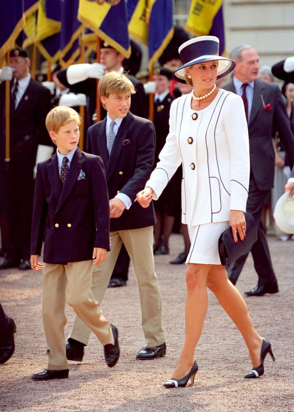 Prinz William + Prinz Harry: Die schönsten Kinder-Fotos ...