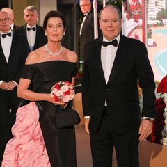 Die Gastgeber des Abends: Prinzessin Caroline von Monaco (in Chanel) und Fürst Albert von Monaco, der ohne seine Frau Charlène erschien. 