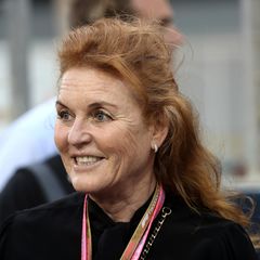 Auch Sarah Ferguson, Prinz Andrews Ex-Frau, war beim großen Rennen von Bahrain dabei. Sie wurde begleitet von ...