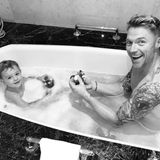 3. April 2019  Storm Keating ist mächtig stolz auf ihre beiden Männer: Auf Instagram teilt sie diesen super süßen Schnappschuss, auf dem zu sehen ist, wie ihr Ehemann Ronan Keating und ihr gemeinsamer Sohn Cooper in der Badewanne plantschen. 