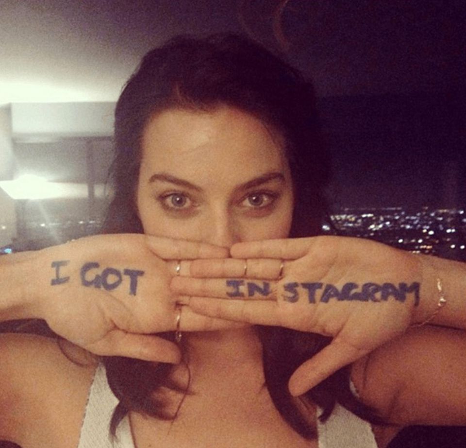 Margot Robbie Die damals noch brünette Schauspielerin Margot Robbie trat Instagram am 22. März 2014 bei. Verglichen mit ihren prominenten Kollegen, könnte man die hübsche Schauspielerin beinahe schon als Social-Media-Nachzüglerin beschreiben. Margot Robbie Die damals noch brünette Schauspielerin Margot Robbie trat Instagram am 22. März 2014 bei. Verglichen mit ihren prominenten Kollegen, könnte man die hübsche Schauspielerin beinahe schon als Social-Media-Nachzüglerin beschreiben.