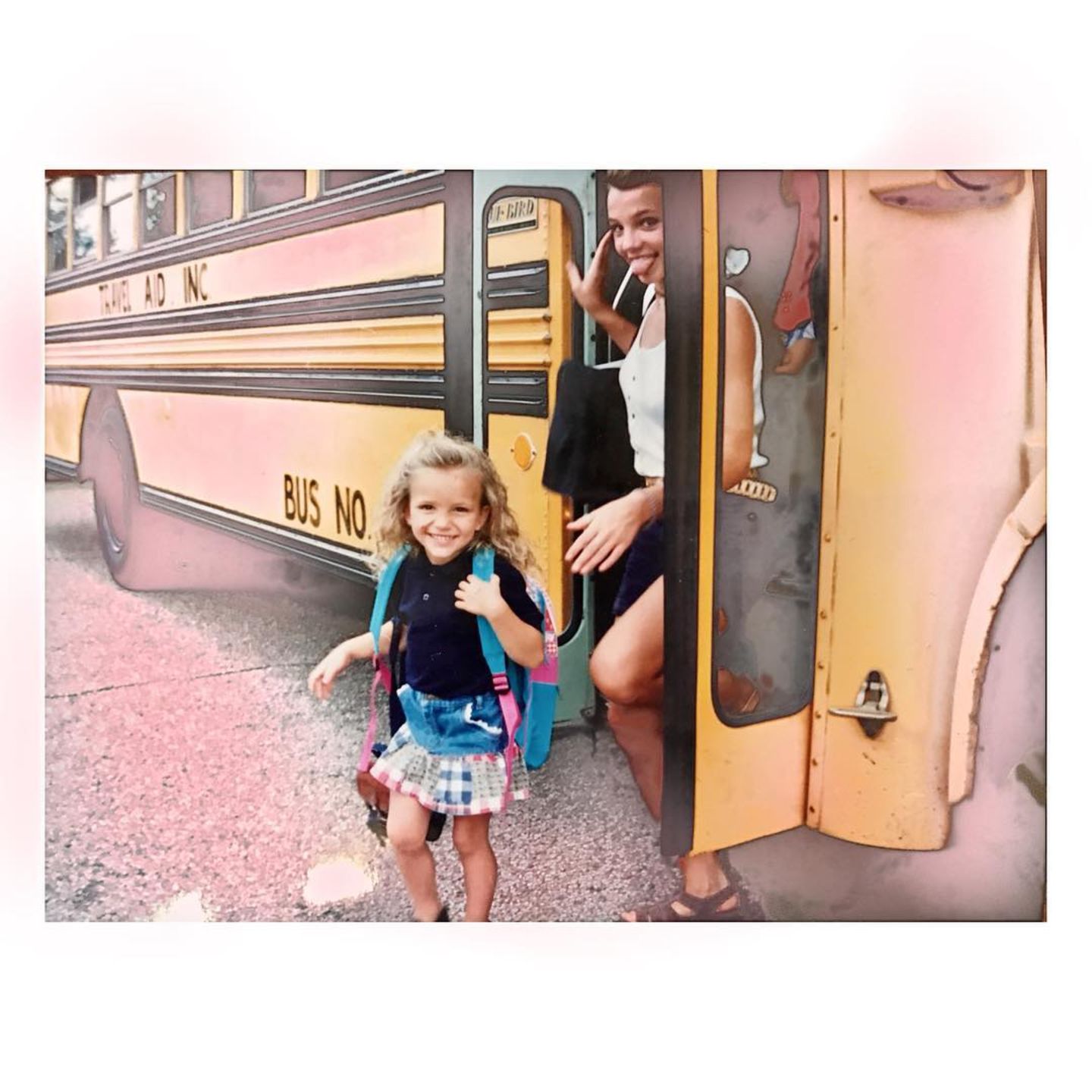 4. April 2019  Dieser Fundus aus dem Familien-Fotoalbum von Jamie Lynn Spears und ihrer Schwester Britney begeistert gerade die Fans auf Instagram. Auch wir finden den Schnappschuss von den beiden Schwestern mehr als niedlich. 
