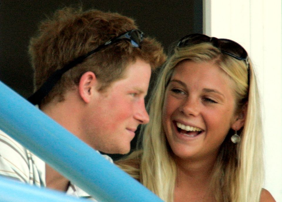 Royal-News über Prinz Harry: Prinz Harry und Chelsy Davy im April 2007 während eines Cricket-Spiels in Antigua. Prinz Harry, Chelsy Davy