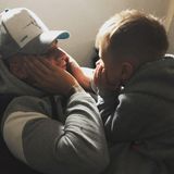 5. April 2019  Sänger Pietro Lombardi verzaubert seine Instagram-Fans mit diesem süßen Schnappschuss. Dazu schreibt der stolze Papa "Unzertrennliches Team – Der Grund, warum ich jeden Tag 110 Prozent gebe, bist du!".