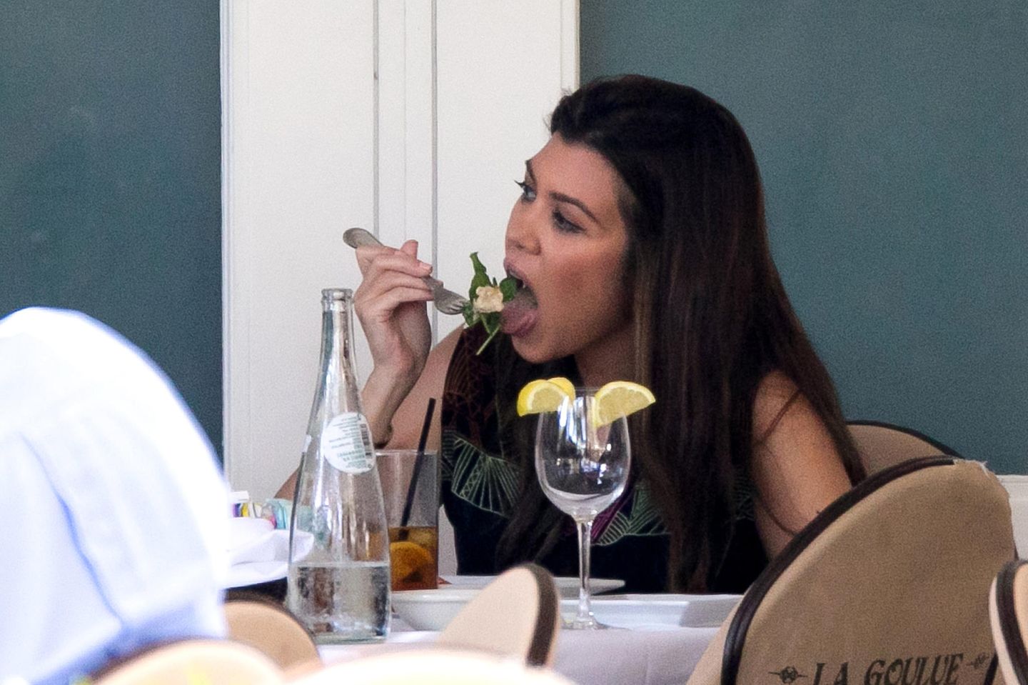 Kourtney Kardashian isst Salat