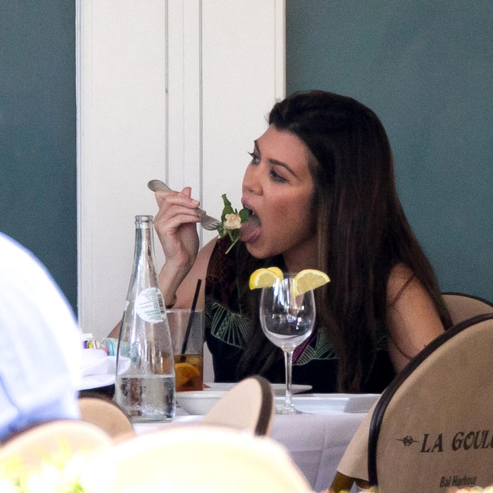 Kourtney Kardashian isst Salat