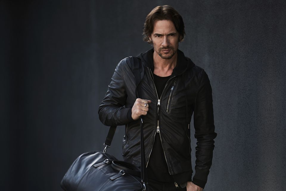 Thomas Hayo: Thomas Hayo hat eine Handtaschen- und Rucksack-Kollektion bei "Chesterfield". Thomas Hayo hat eine Handtaschen- und Rucksack-Kollektion bei "Chesterfield".