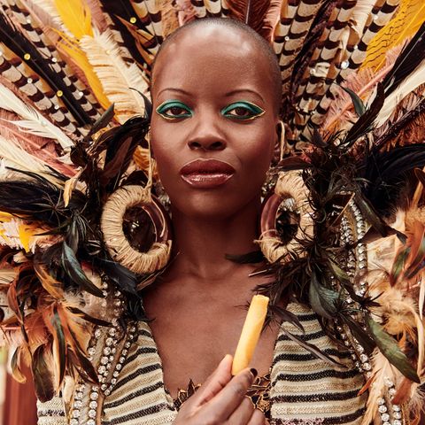 "Tatort"-Kommisarin Florence Kasumba als  afrikanische Kriegerin für den Lambertz-Kalender