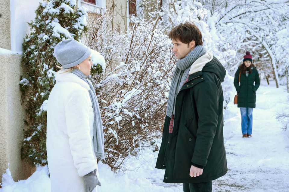Sturm der Liebe: "Sturm der Liebe", Folge 3133: Am Donnerstag (25.04.19) bekommt Denise (Helen Barke, r.) einen Streit zwischen Annabelle (Jenny Löffler, l.) und Joshua (Julian Schneider, M.) mit. "Sturm der Liebe", Folge 3133: Am Donnerstag (25.04.19) bekommt Denise (Helen Barke, r.) einen Streit zwischen Annabelle (Jenny Löffler, l.) und Joshua (Julian Schneider, M.) mit.
