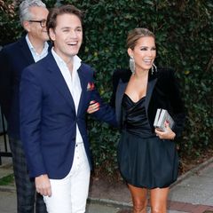 Zu ihrem 41. Geburtstag macht sich Sylvie Meis mit einem besonders elegant angezogenem Mann auf den Weg ins Restaurant. Am Strahlen kann man es fast schon erkennen: Es handelt sich hierbei um ihren Bruder Daniel.