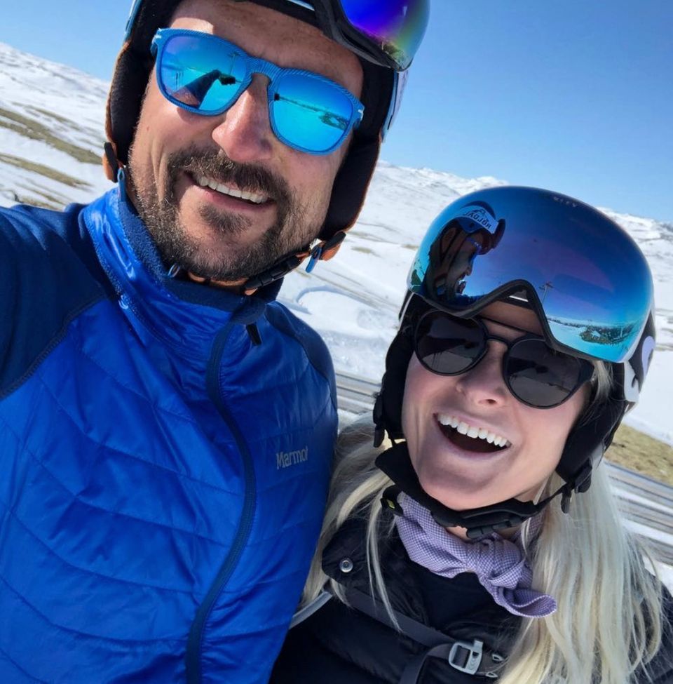 15. April 2019 Prinz Haakon und seine Frau, Kronprinzessin Mette-Marit, haben gerade sichtlich Spaß in ihrem Skiurlaub in Norwegen. Strahlend über beide Ohren schicken sie ihren Followern süße Urlaubsgrüße. Auch ihre Kinder ... 15. April 2019 Prinz Haakon und seine Frau, Kronprinzessin Mette-Marit, haben gerade sichtlich Spaß in ihrem Skiurlaub in Norwegen. Strahlend über beide Ohren schicken sie ihren Followern süße Urlaubsgrüße. Auch ihre Kinder ...