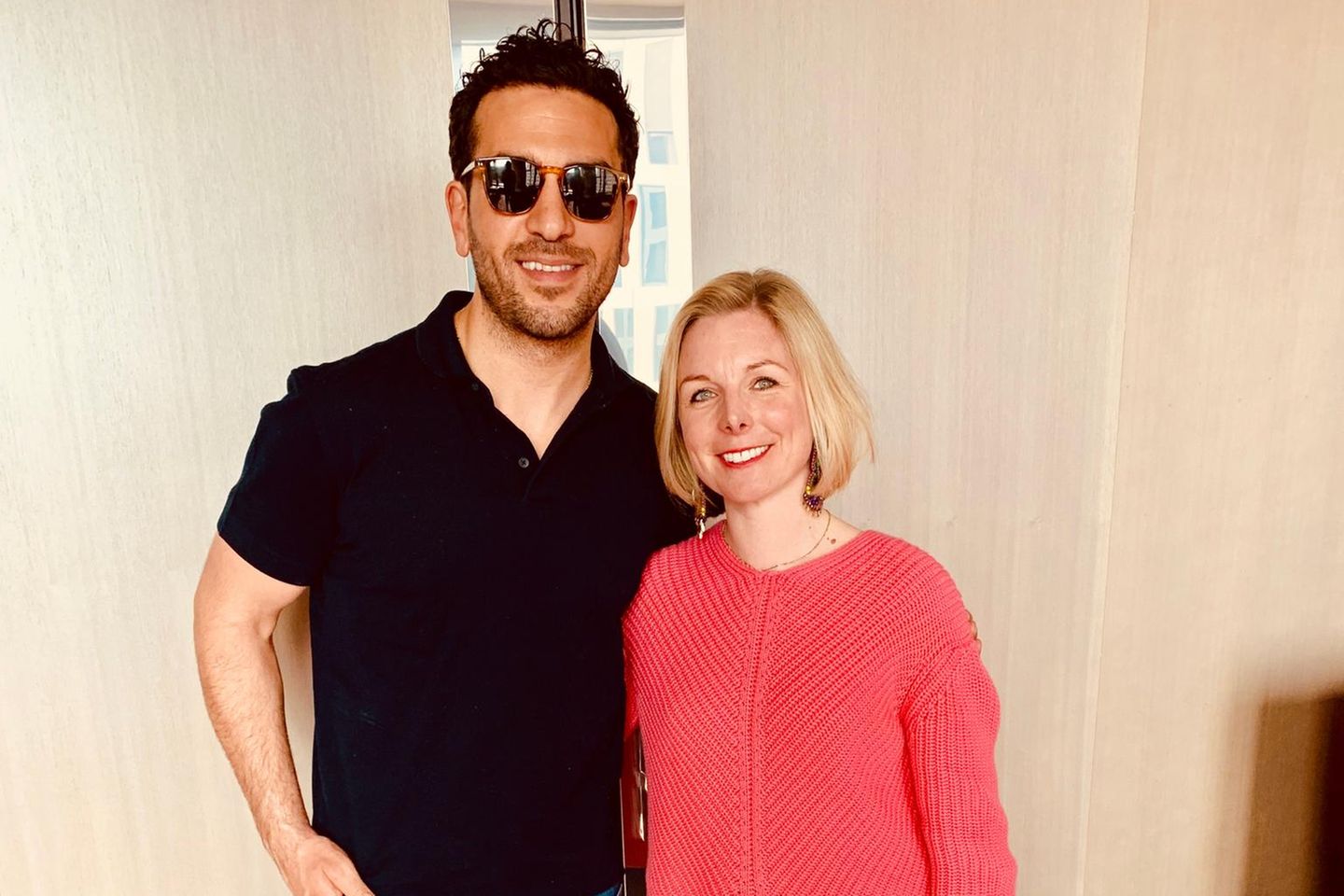 Elyas M'Barek: Elyas M'Barek mit GALA-Redakteurin Luise Wackerl Elyas M'Barek mit GALA-Redakteurin Luise Wackerl